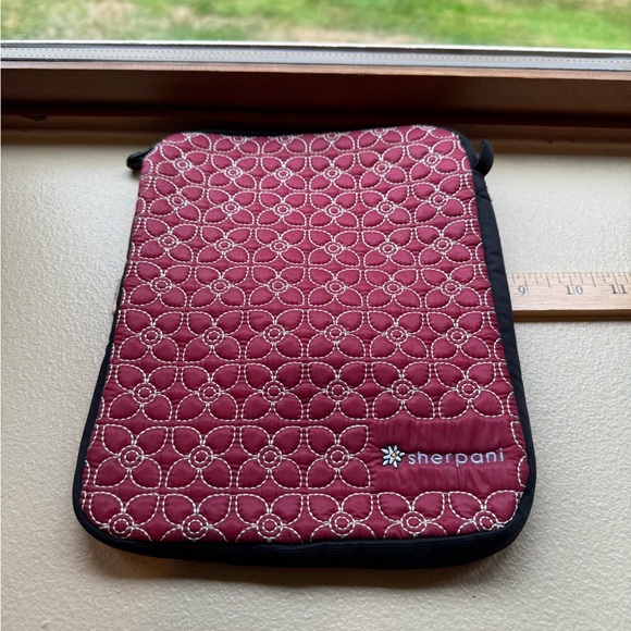 Sherpani Burgundy Quilted Tablet Sleeve - Picture 1 of 3